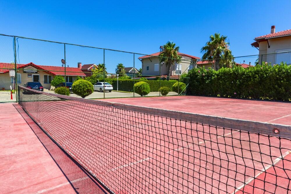 Paradise Town Villa Alison - Tennis Court