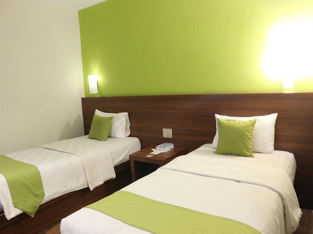 Hotel Candi Indah Syariah Powered by Archipelago - Room