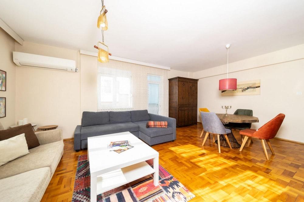 Cozy Flat With Central Location in Muratpasa - Featured Image