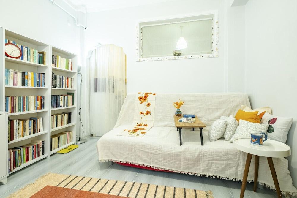 Lovely Flat Near Taksim Square in Cihangir - Featured Image