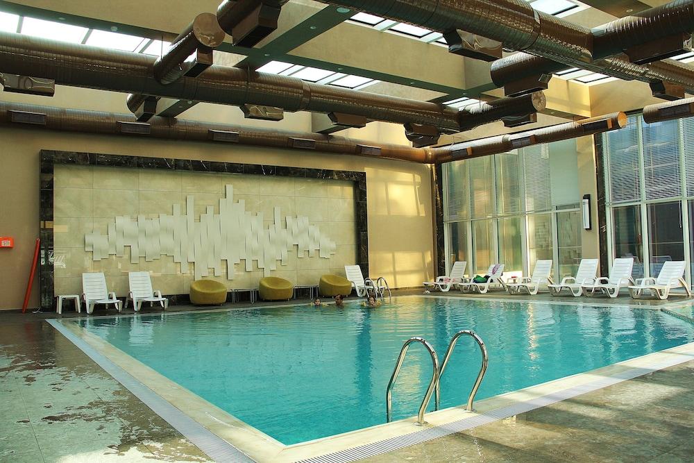 Vazo Suite - Indoor Pool