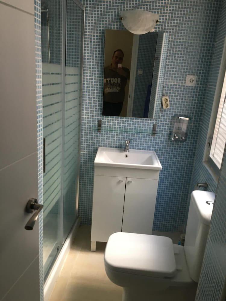 راينا فيكتوريا أبارتمنتس آند سويت - Bathroom