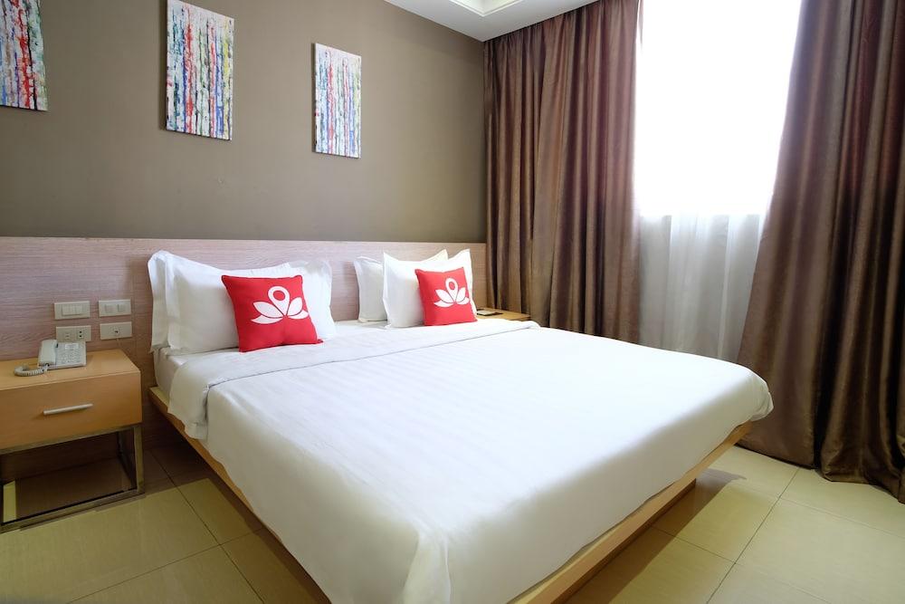 ZEN Premium Dela Chambre Hotel Manila - Room