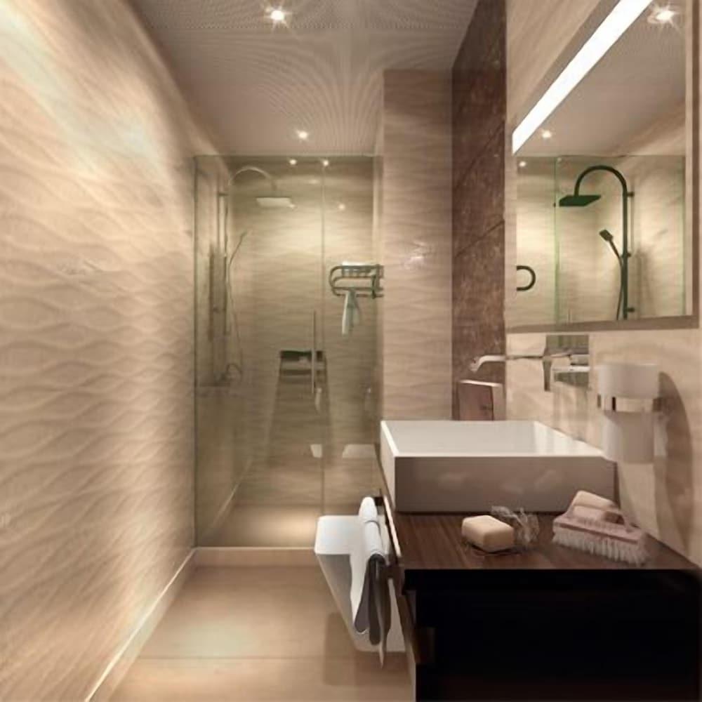 Grand Hotel Van - Bathroom