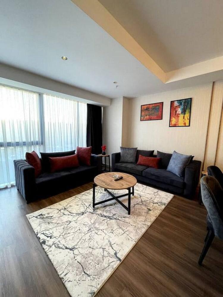 Spacious New 2 1 Apartment-near Mall of Istanbul - Room