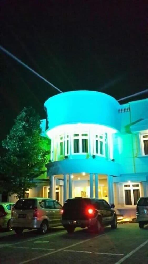 Sisingamangaraja Guest House Semarang - Exterior