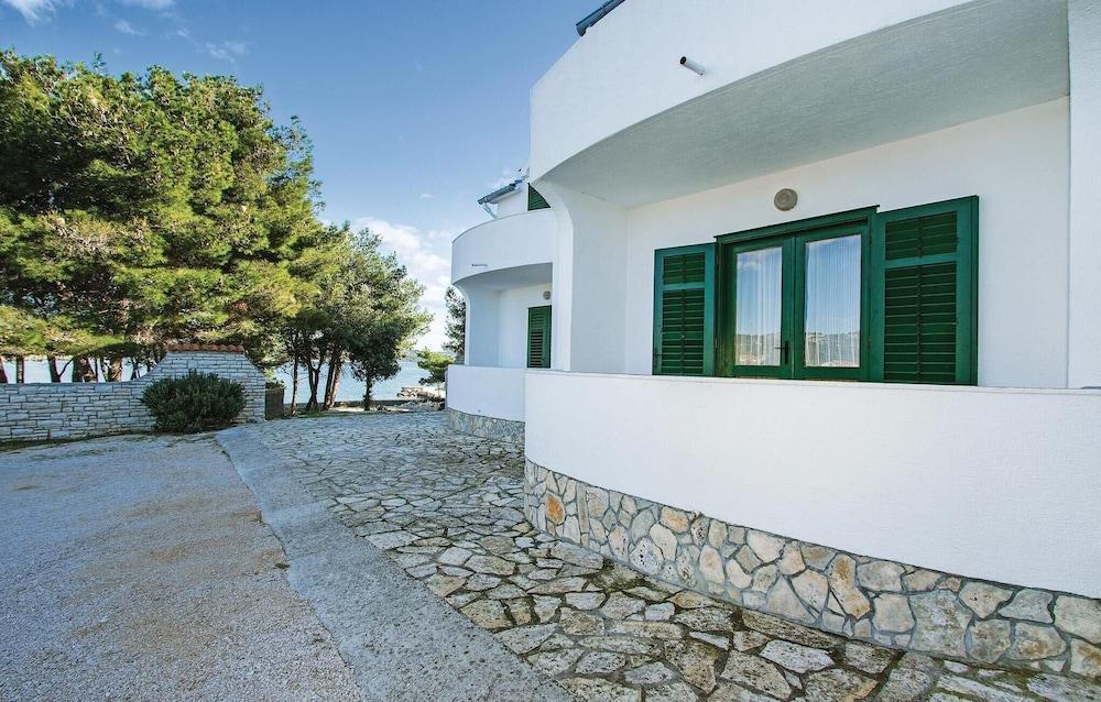 Beautiful Home in Jezera With Wifi and 1 Bedrooms - Exterior