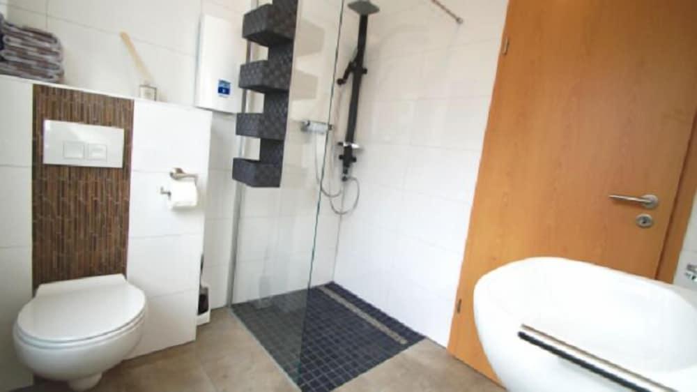 Ferienwohnung  Bergisch Gladbach GL1 - Bathroom