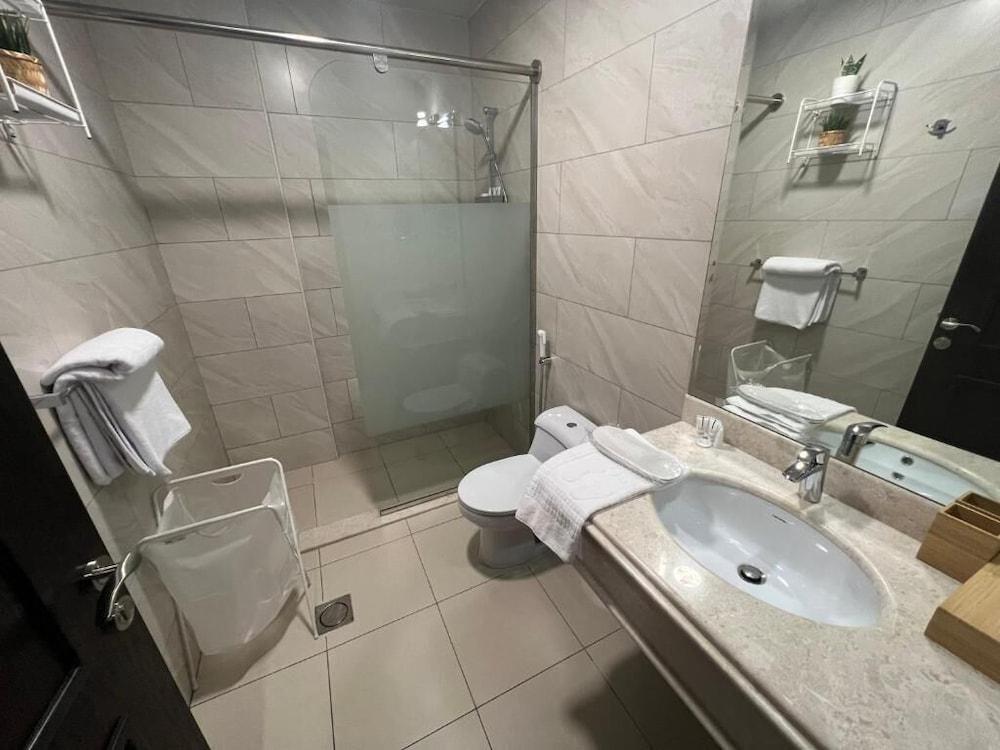 Eliana Hotel - Bathroom