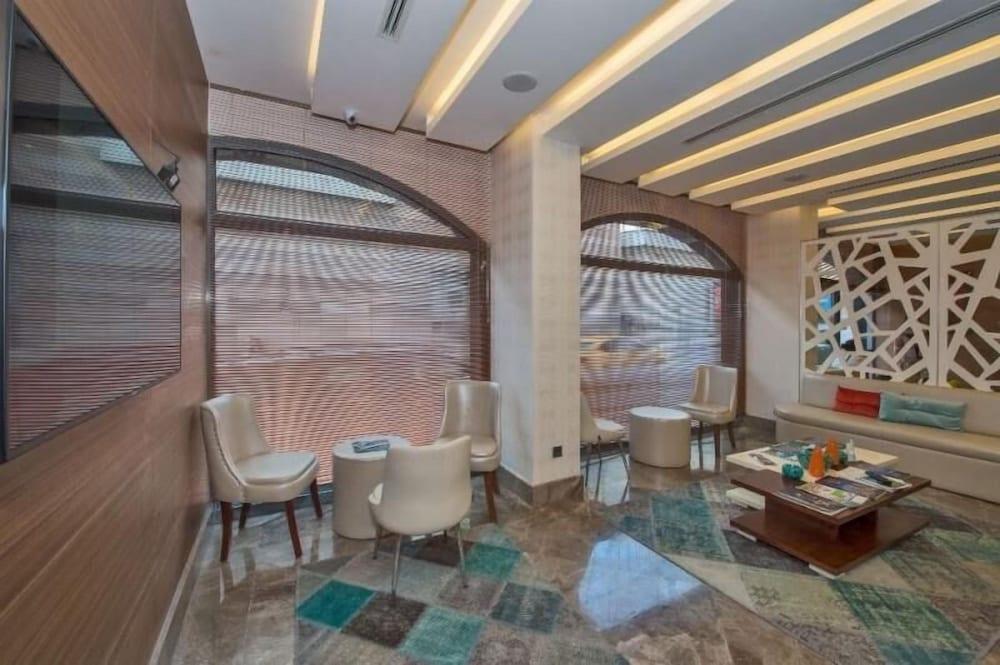 Inntel Hotel Istanbul - Lobby Sitting Area