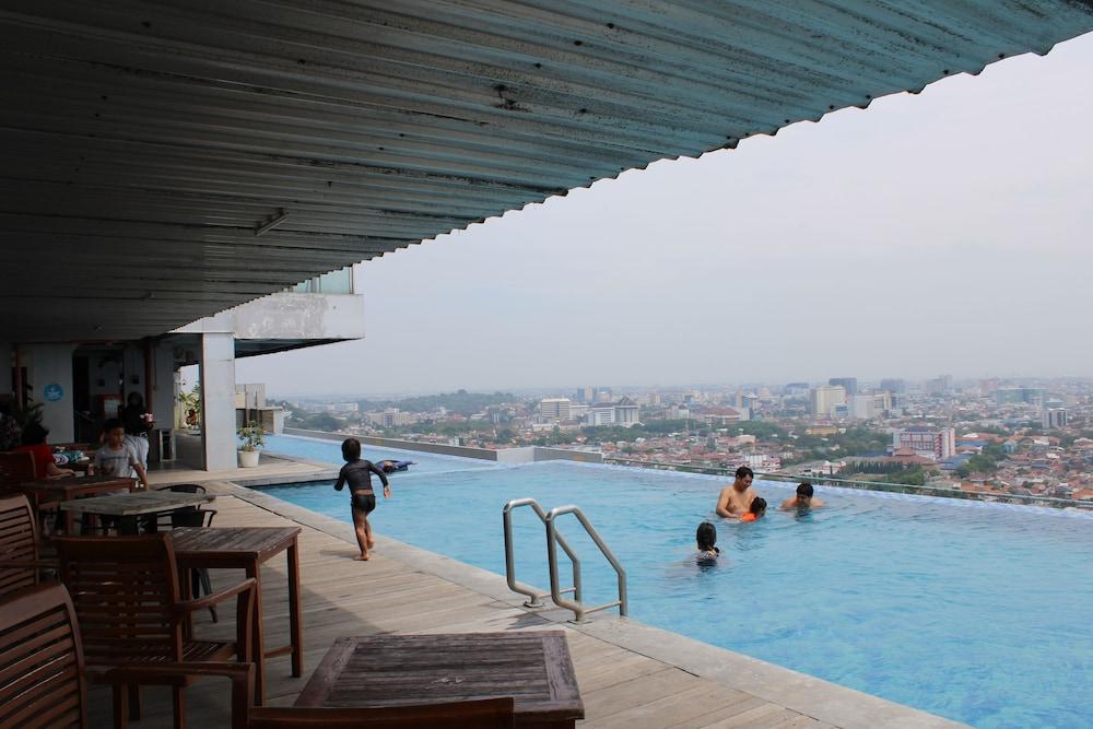 Sun Apartment Semarang - Pool