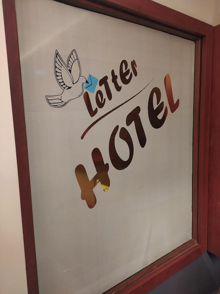 Letter Hotel - Reception