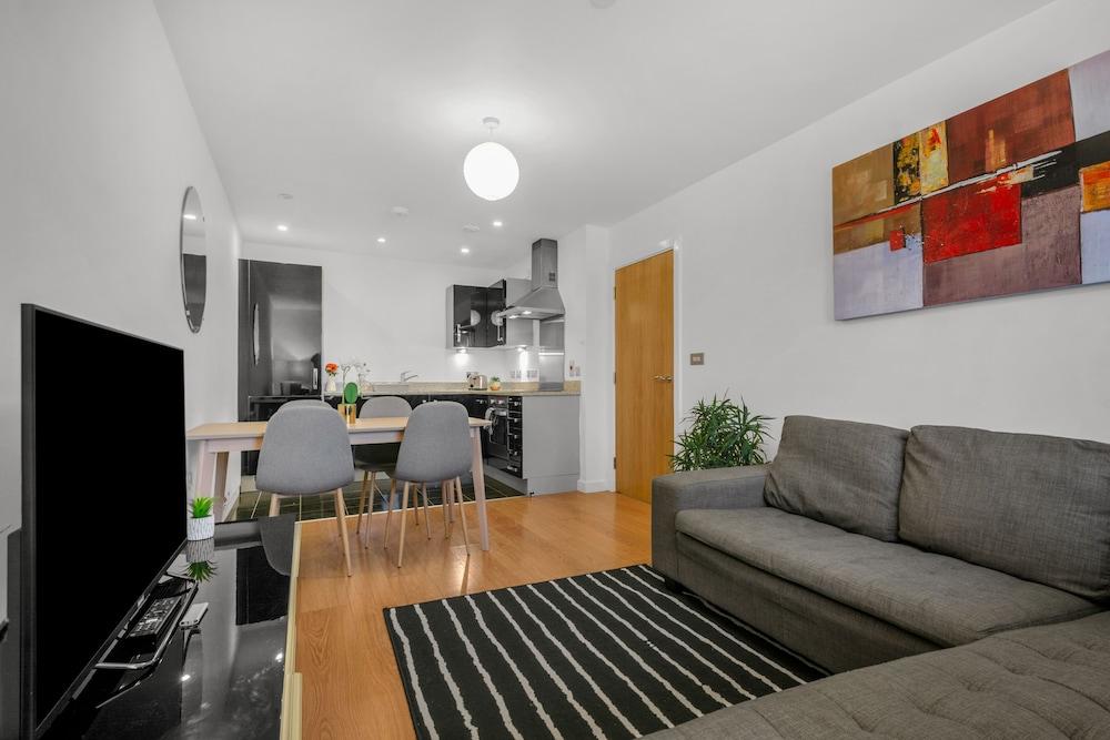 Greenwich Serviced Apartments-MySquare - Living Area