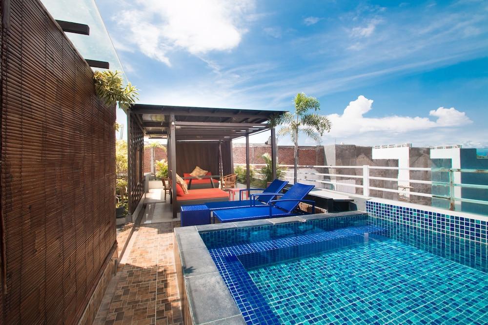 A Residence - Rooftop Pool