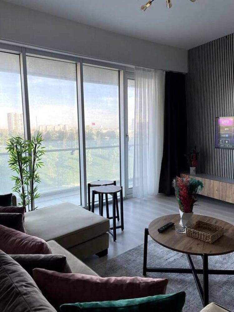 1bedroom Apartment With Terrace Near Mail of Istanbul - Room
