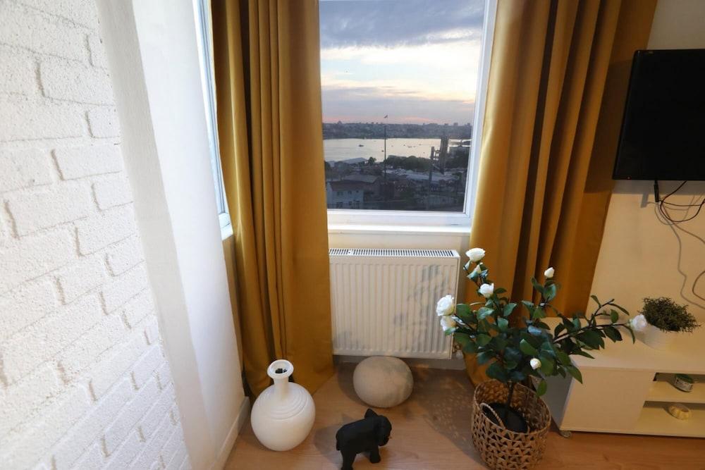 Central Flat w Sea View and Near Galata Tower - Room