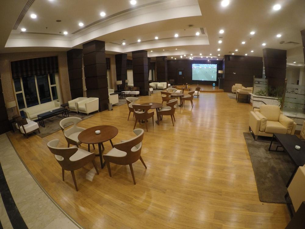 Mövenpick Hotel Cairo - Media City - Lobby Lounge