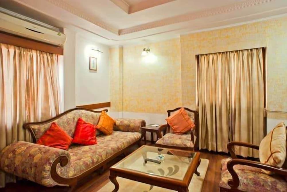 Hotel Gulshan International - Featured Image