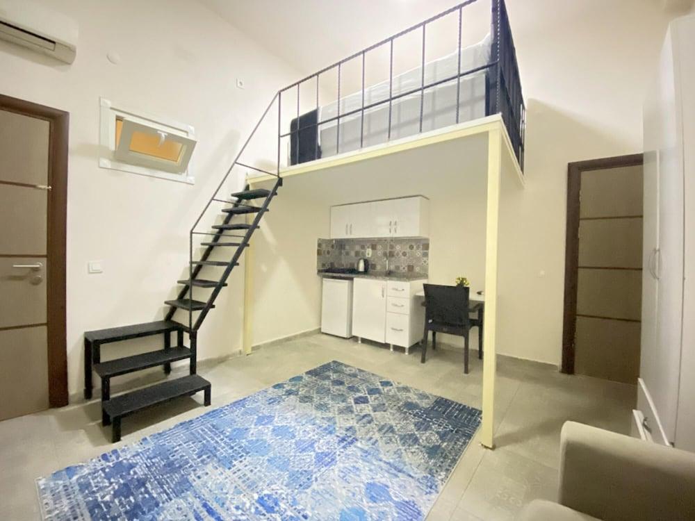 Central and Cozy Studio Flat Near Istiklal Street - Featured Image