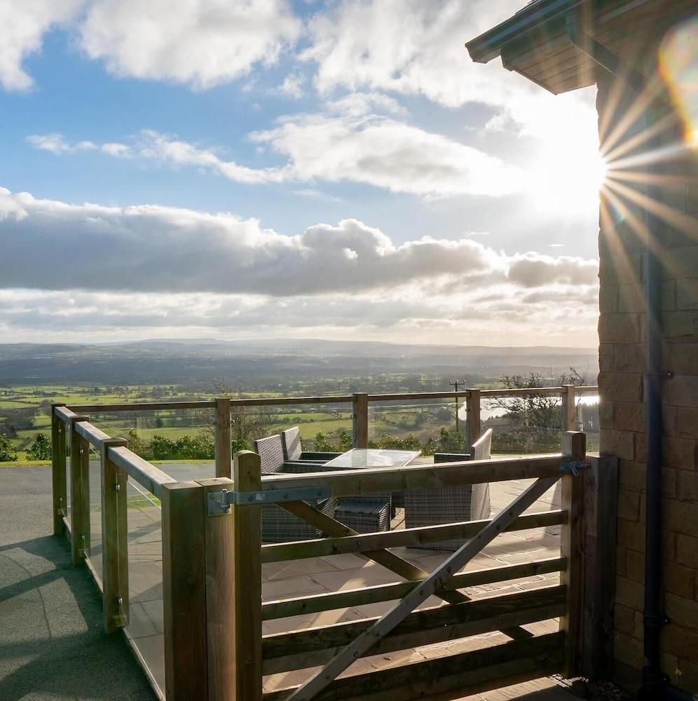 Valley View Luxury Lodges Gamekeepers 4 Bedroomed - Property Grounds