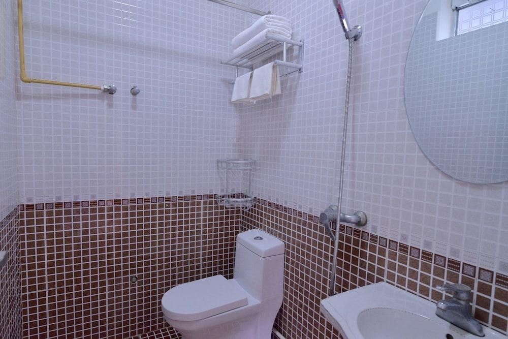 Yangshuo Dahuwai Camps Hotel - Bathroom