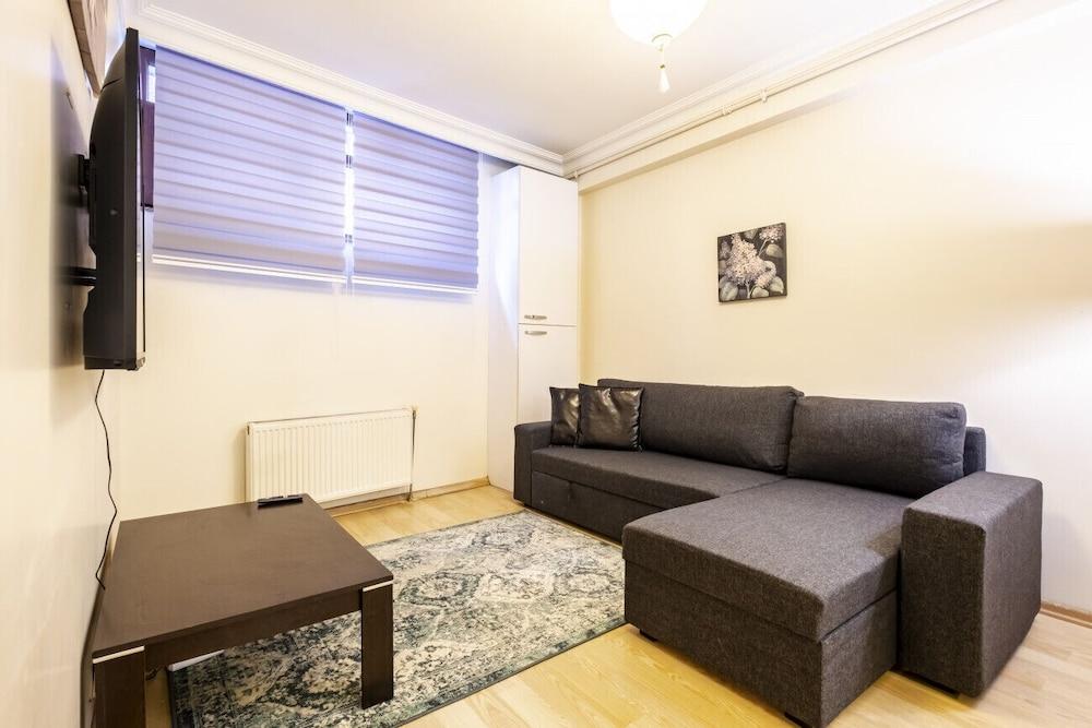 Central and Cozy Flat in Sisli - Room