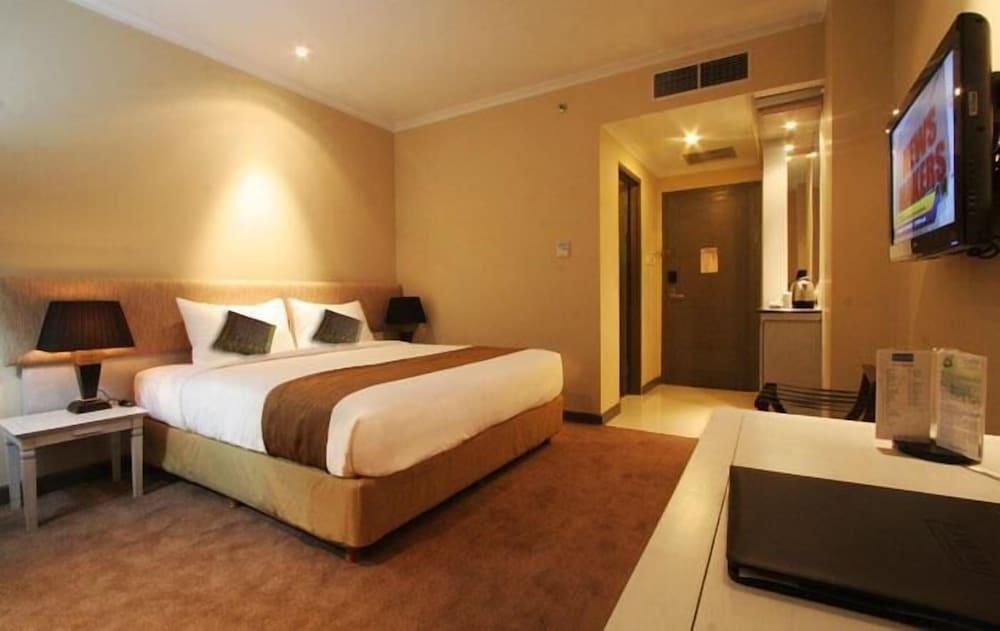 Hotel Dafam Semarang - Room