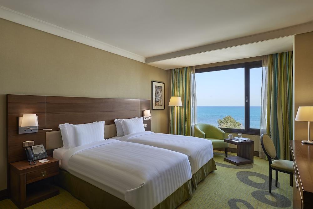 Safir Fintas Kuwait Hotel - Room