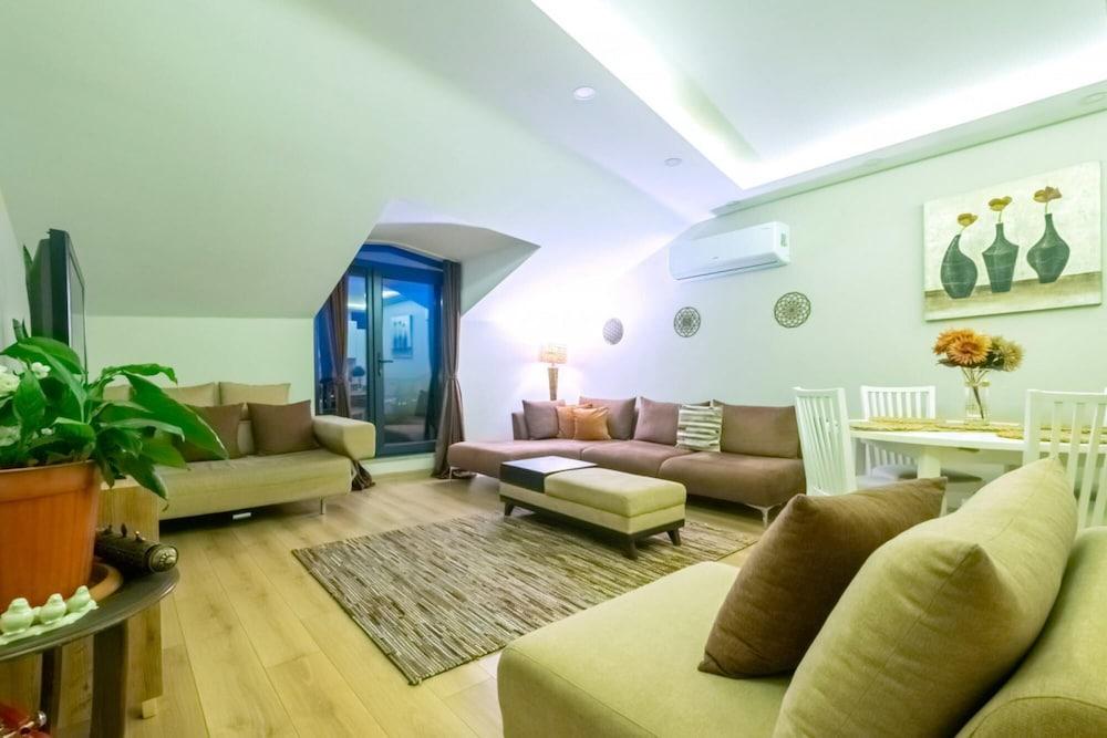 Peaceful Duplex Flat With Adalar View in Maltepe - Room