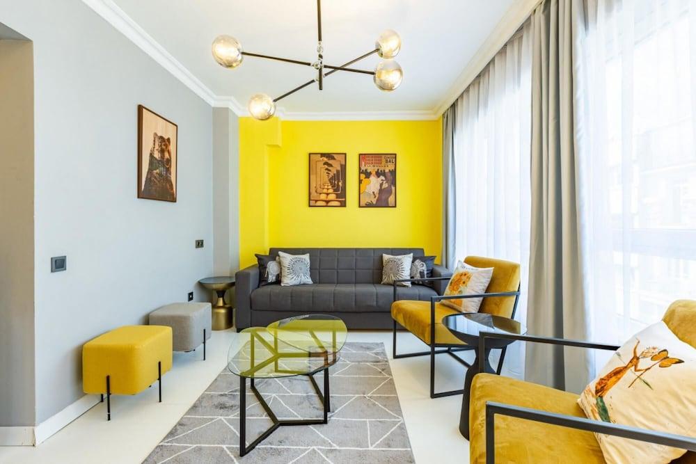 Central and Chic Flat on Rumeli Street Nisantasi - Room