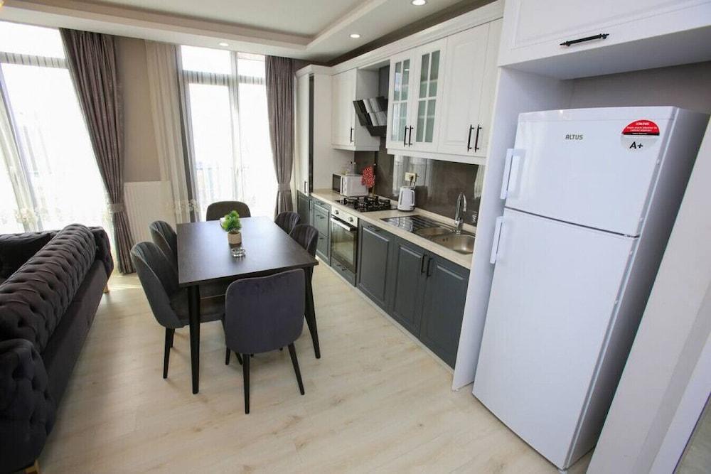 Lovely 1-bedroom Apartment Near Mall of Istanbul - Room
