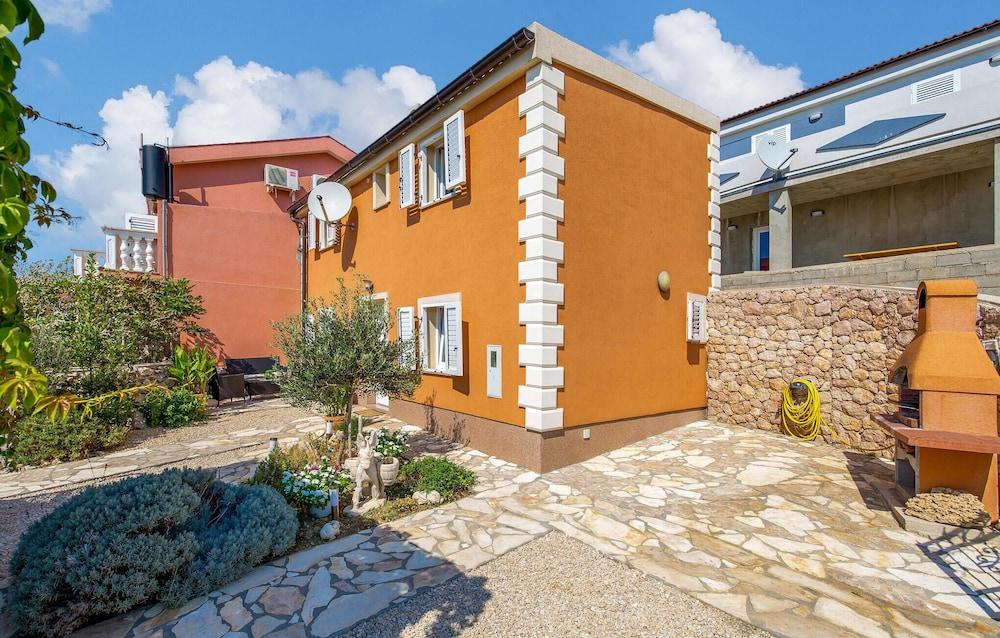 Nice Home in Zubovici With Wifi and 2 Bedrooms - Exterior