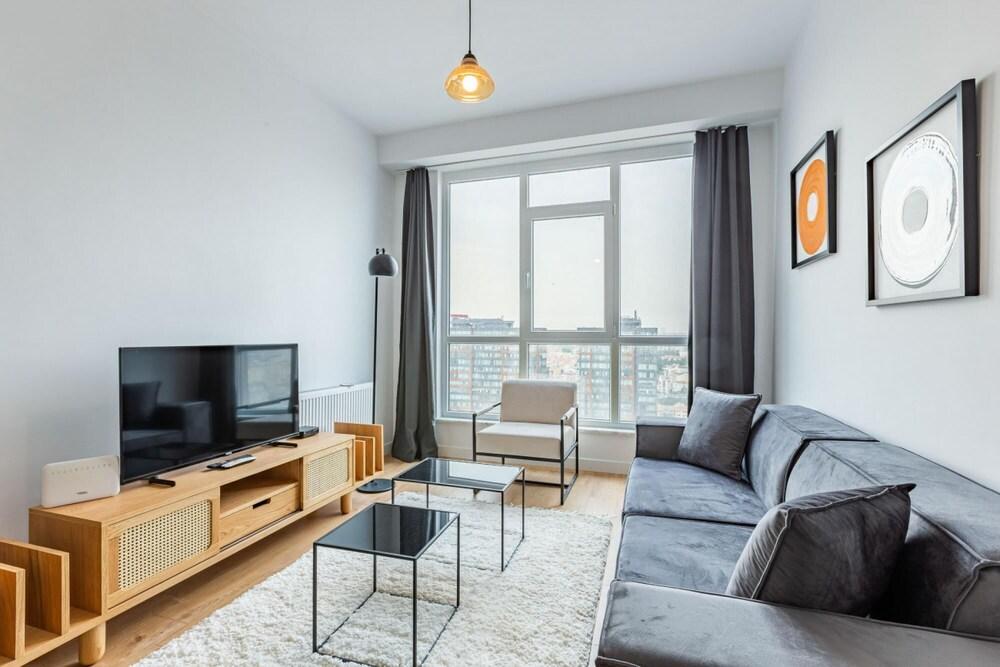 Modern Flat With Fantastic City View in Kadikoy - Featured Image
