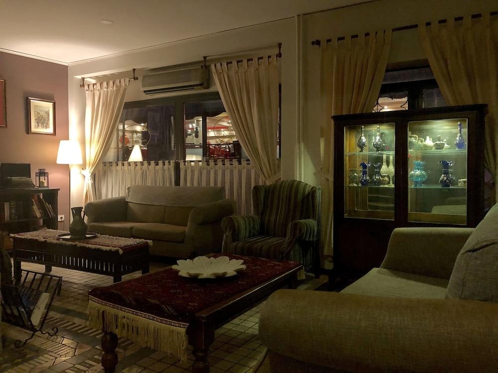 Hotel Fehmi Bey - Lobby Sitting Area