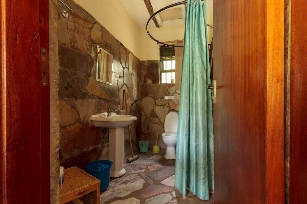 Gorilla Valley Lodge - Bathroom