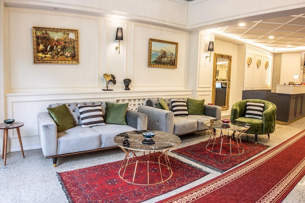 Royal Bosphorus Hotel - Lobby Sitting Area