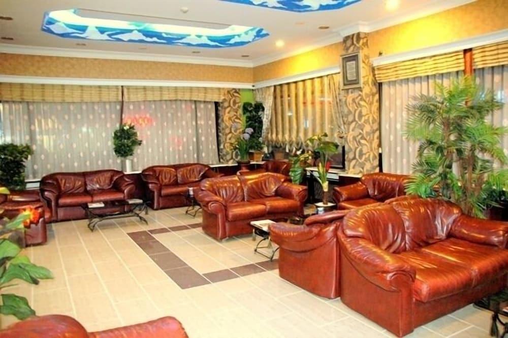 Hotel Rougenoire - Lobby Sitting Area