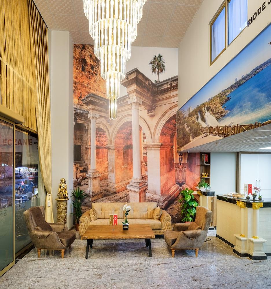 Grand Gulluk Hotel & Spa - Lobby Sitting Area