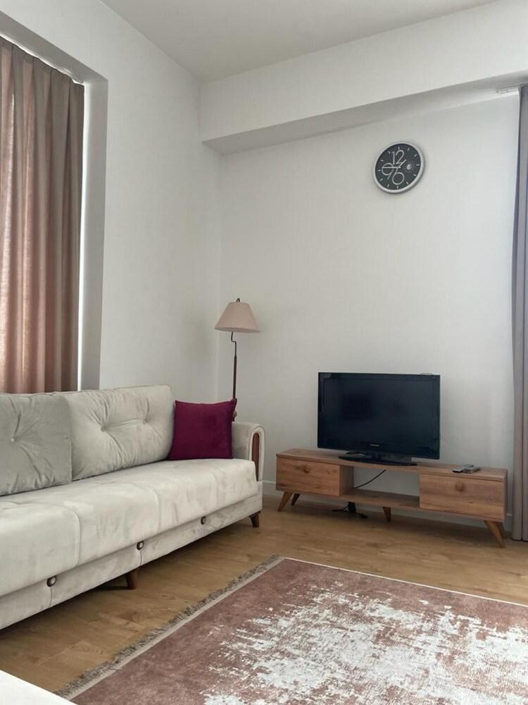 Business-friendly Flat With Central Location in Fikirtepe - Room