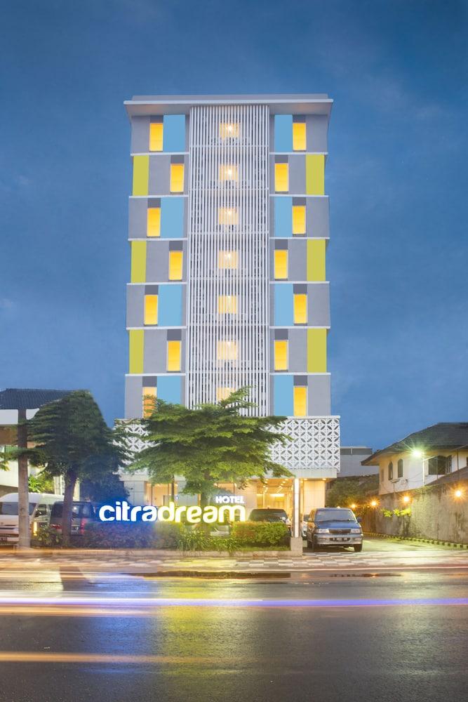 Hotel Citradream Semarang - Featured Image