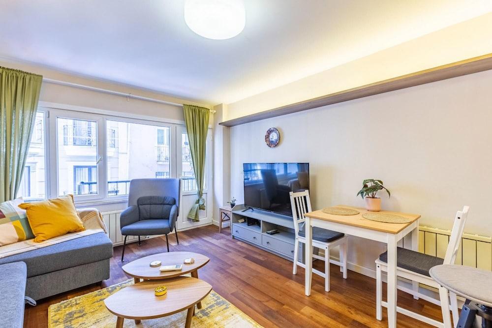 Central and Stylish Flat in the Heart of Beyoglu - Room