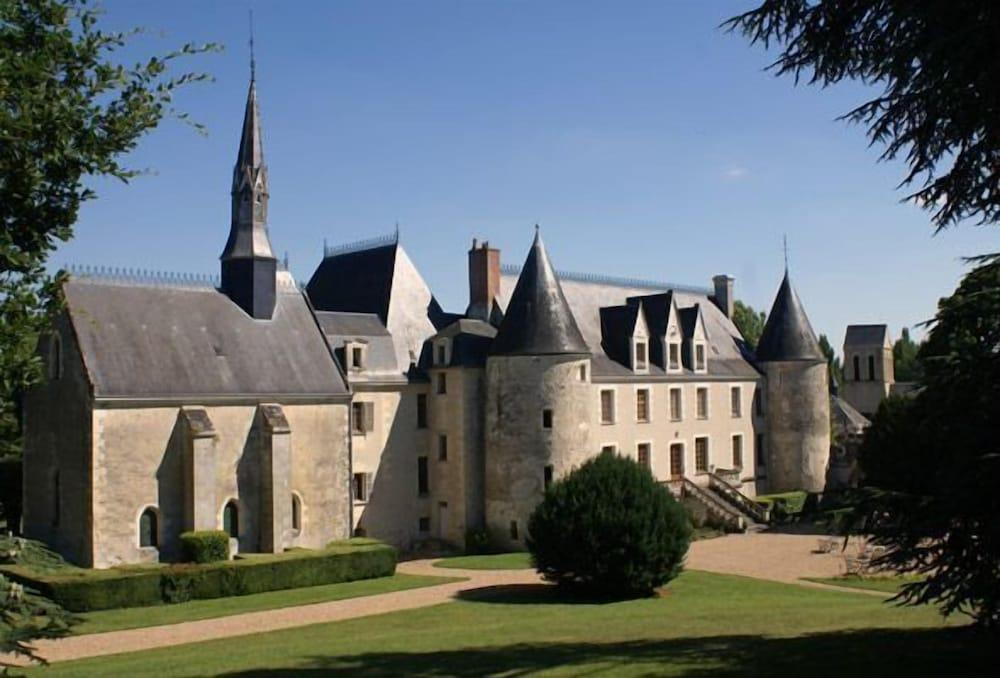 Le Château de Reignac - Featured Image