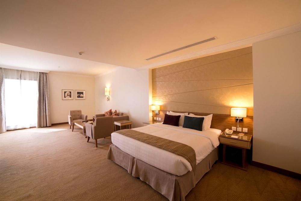 Golden Tulip Dammam Corniche Hotel - Room