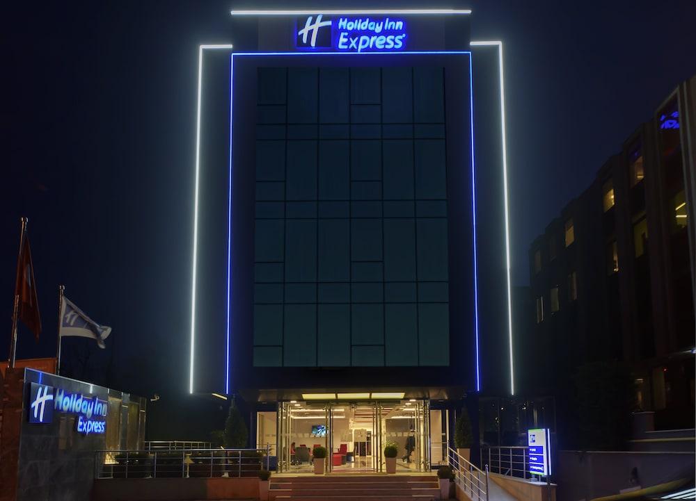Holiday Inn Express Istanbul Altunizade, an IHG Hotel - Exterior