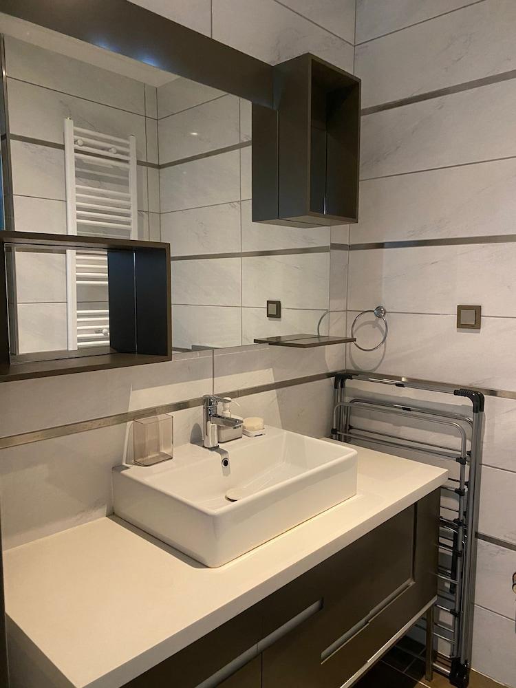 Deluxe 11 Unit For Rent In Centre Of Istanbul - Bathroom