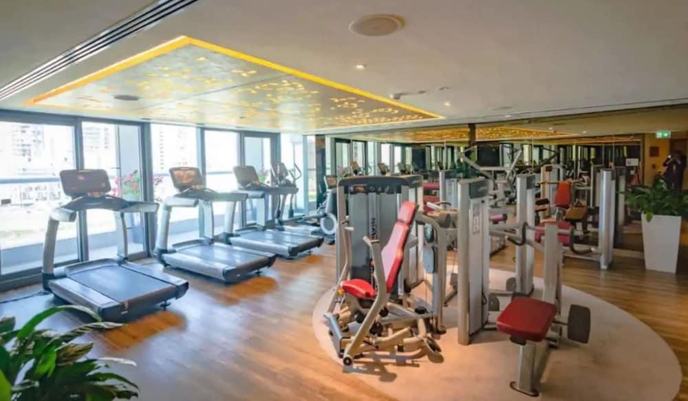 Luxurious 2 Bedroom Apartment 1401 - Gym