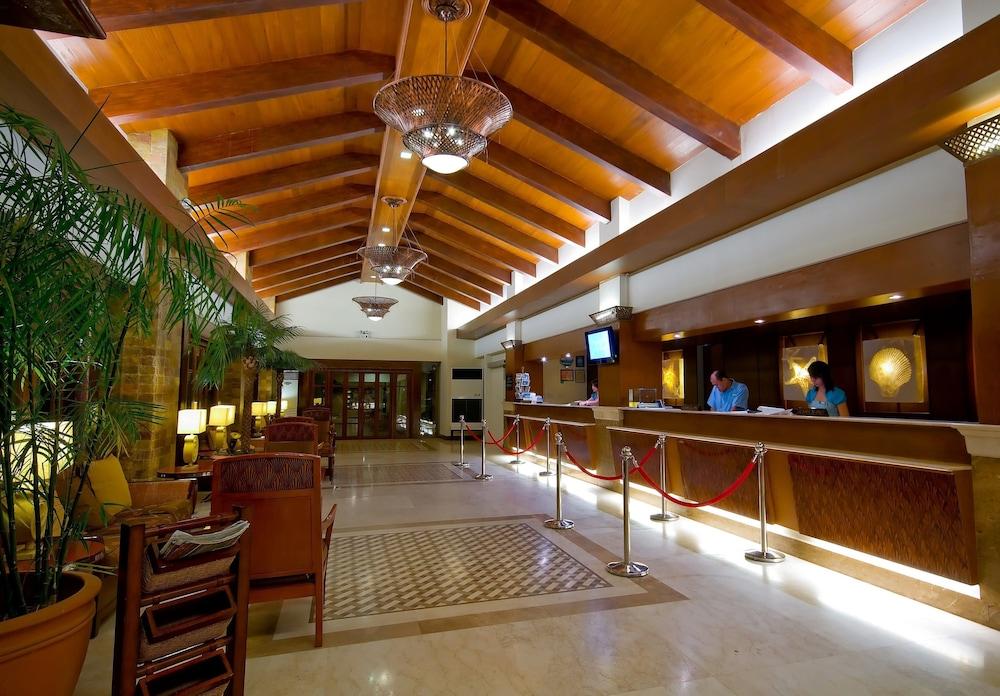Henann Regency Resort & Spa - Lobby