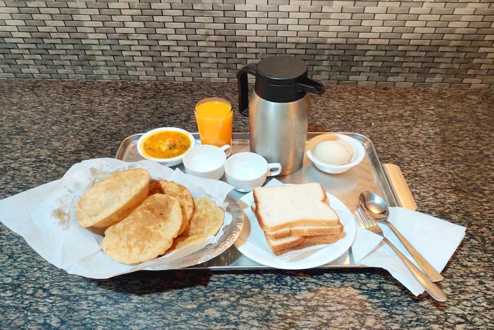 Goroomgo Quest Home Kalikapur Kolkata - Breakfast Meal