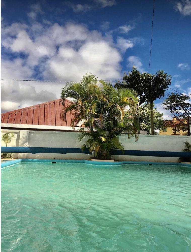 Iarimbato Hotel - Outdoor Pool