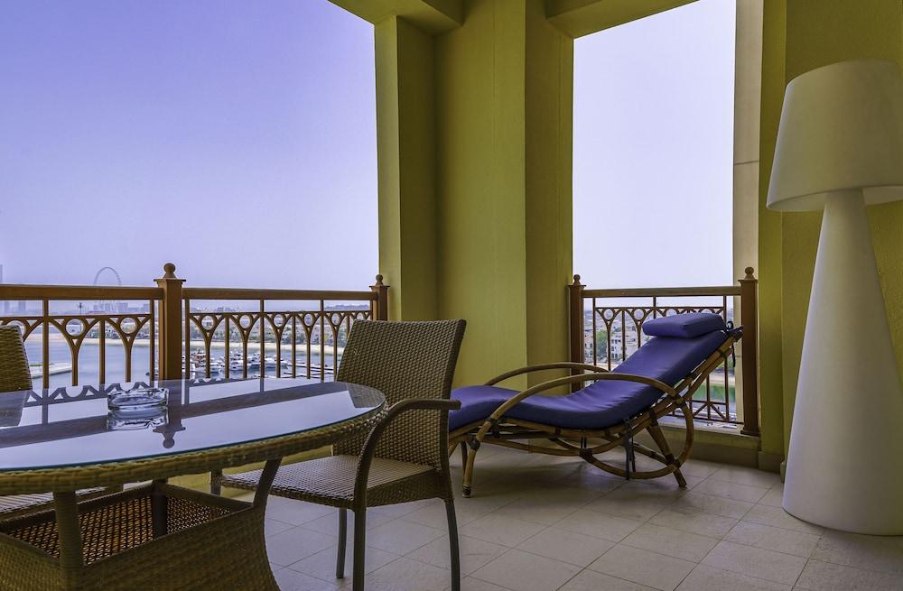 Maison Privee - Modern and Airy 2BR in Palm Jumeirah - Featured Image